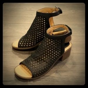 Black Kariana sandals, Nine West